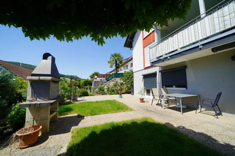Attraktive EG-Wohnung mit Terrasse, Garten und Weitsicht