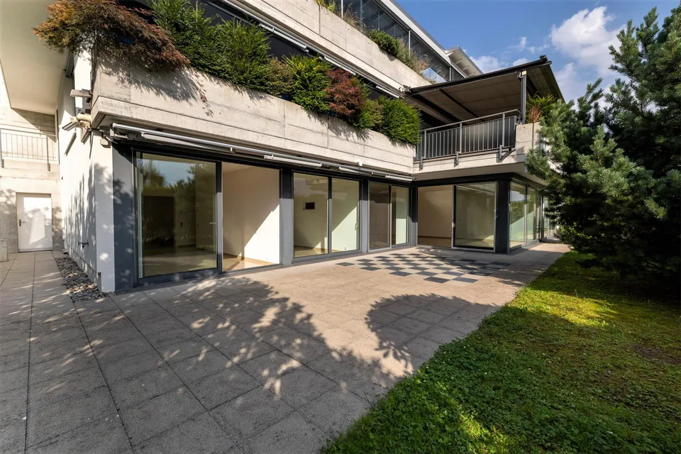 Grosszügiges Wohnen mit sonnigem Gartensitzplatz