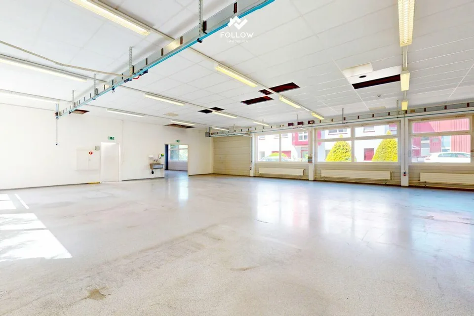Moderne Gewerbehalle mit Büro und vielseitigem Nutzungspotenzial in... – photo 14 sur 26