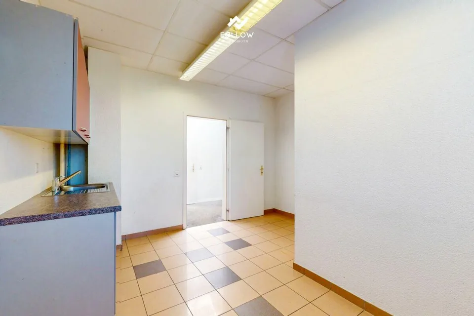 Moderne Gewerbehalle mit Büro und vielseitigem Nutzungspotenzial in... – photo 9 sur 26