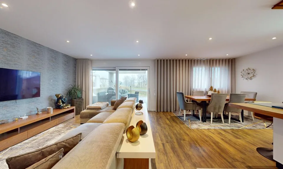 Pretty modern detached villa with garden