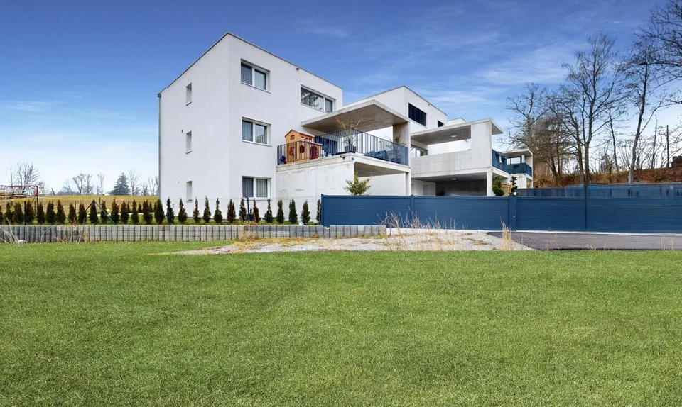 Pretty modern detached villa with garden – photo 10 of 19