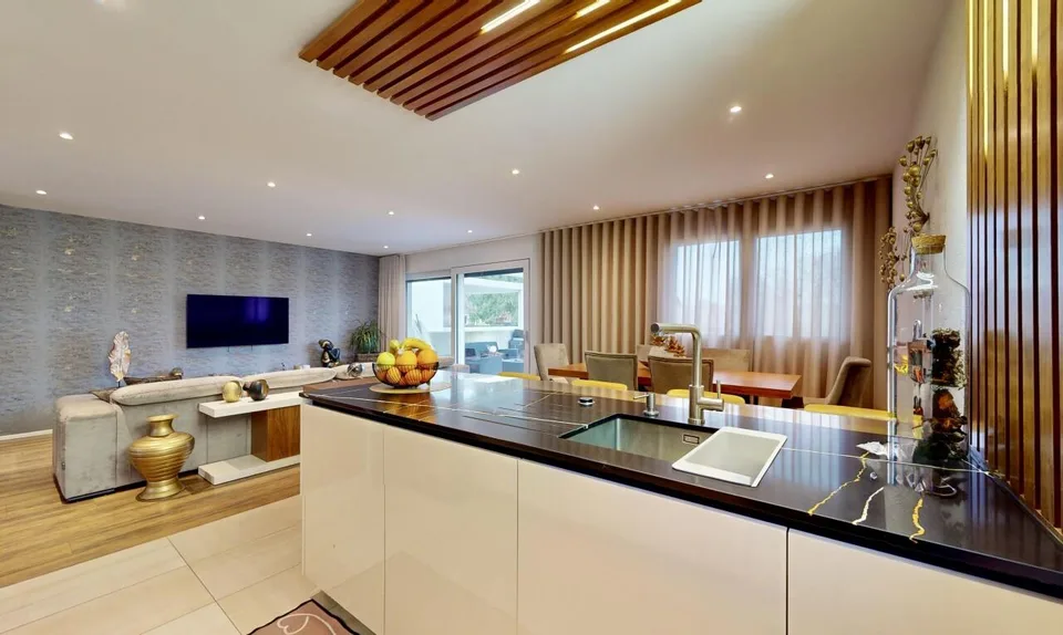 Pretty modern detached villa with garden