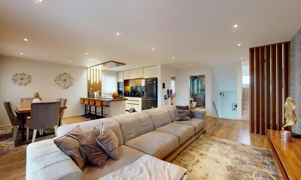 Pretty modern detached villa with garden