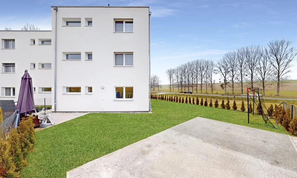 Pretty modern detached villa with garden – photo 12 of 19