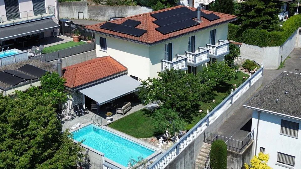 Villa con piscina, giardino e vista panoramica – Il lusso della tra...