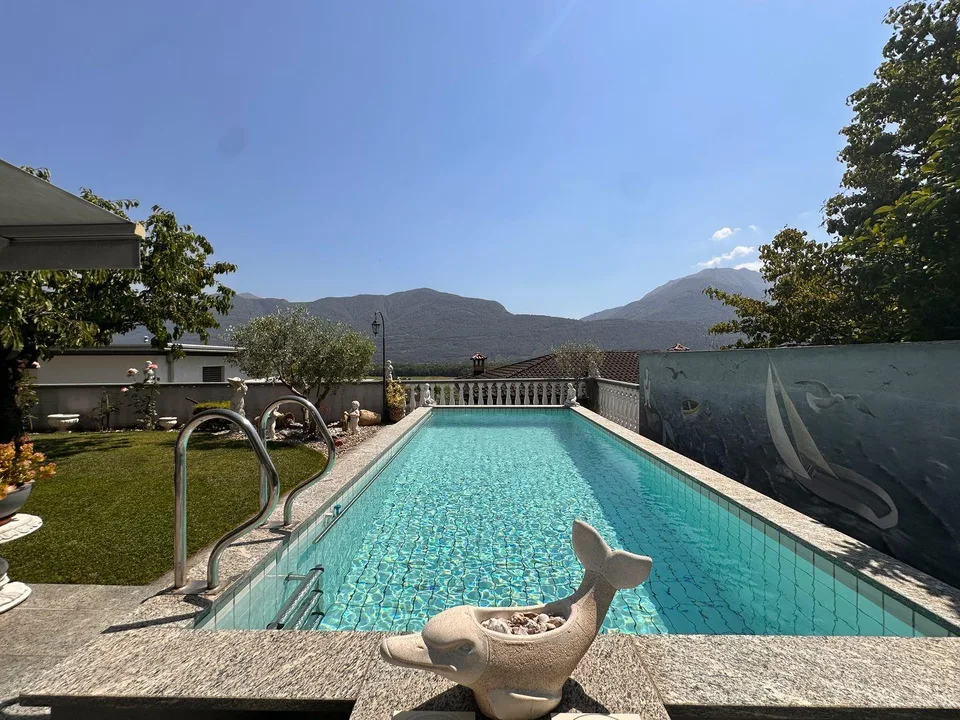 Villa con piscina, giardino e vista panoramica – Il lusso della tra...