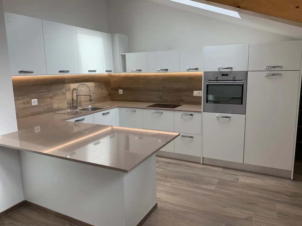 In vendita Casa di villaggio con 3 appartamenti completamente ristrutturati – foto 6 di 13