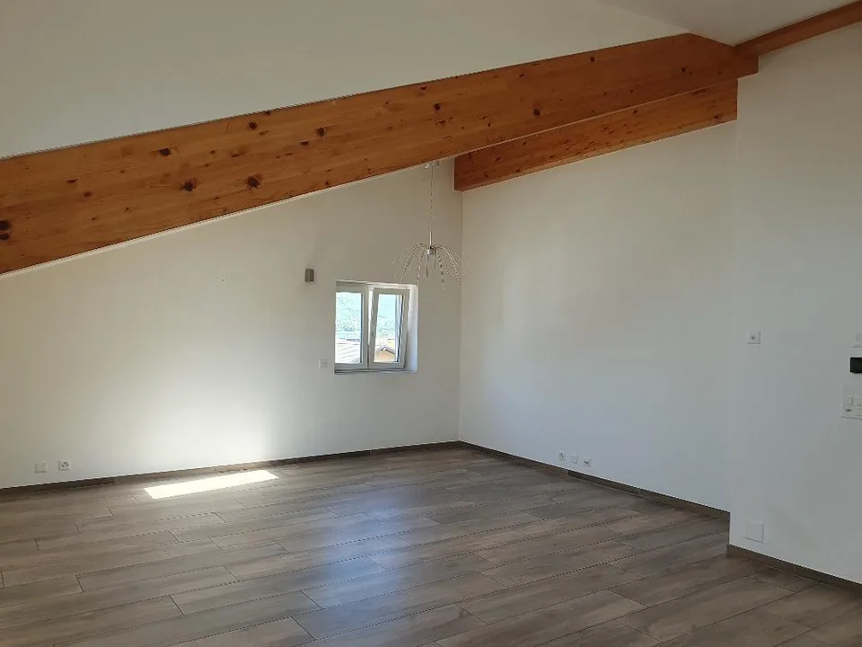 In vendita Casa di villaggio con 3 appartamenti completamente ristrutturati – foto 8 di 13