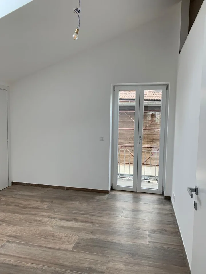In vendita Casa di villaggio con 3 appartamenti completamente ristrutturati – foto 13 di 13
