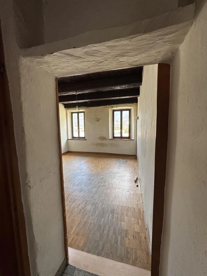 🏡 San Giorgio a Losone – Storica casa contadina ticinese con giardino – Foto 11 von 13