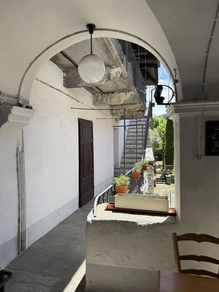 🏡 San Giorgio a Losone – Storica casa contadina ticinese con giardino