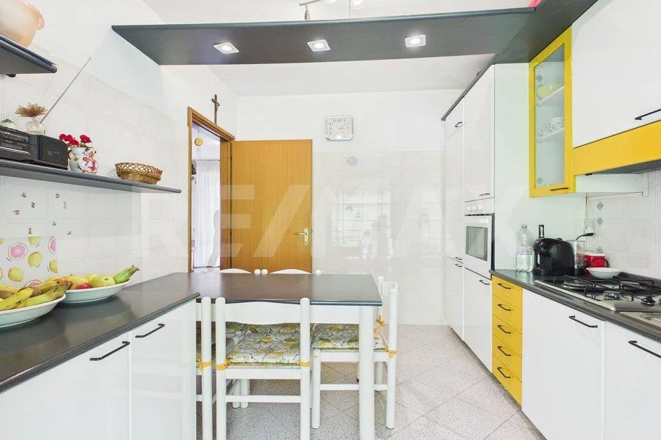 Italia - Colverde - Appartamento 4,5 locali con terrazza e garage d...