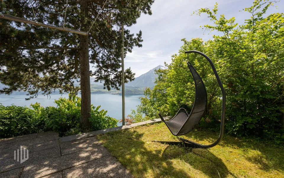 ImmoWyss - 2-Familien-Chalet mit unendlich schöner See- und Bergsicht – Foto 9 von 10