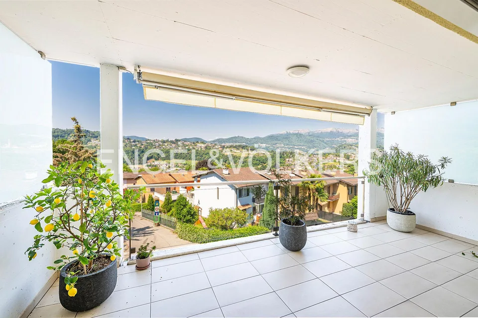 Modernes Apartment mit Terrasse und freier Blick