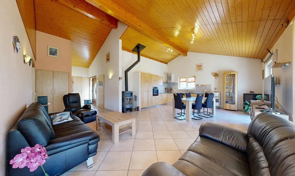 Bright single-storey villa with tree-lined garden in Onnens – photo 7 of 11