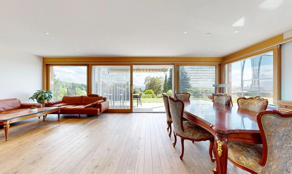 Erstklassiges 7.5-Zimmer-Einfamilienhaus mit unverbaubarer Aussicht