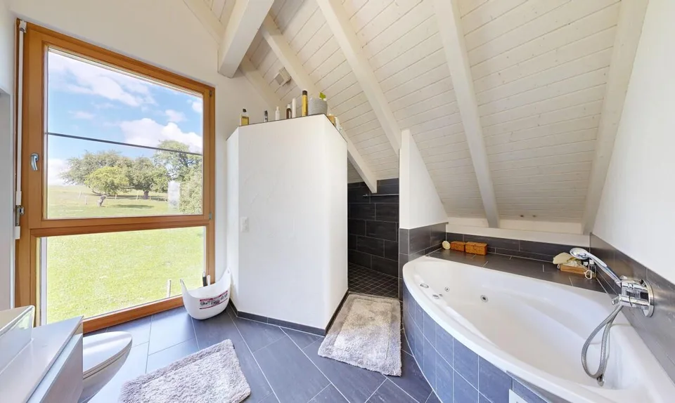 Erstklassiges 7.5-Zimmer-Einfamilienhaus mit unverbaubarer Aussicht – Foto 9 von 13