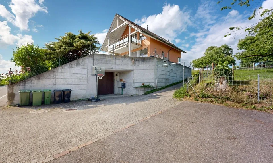 Erstklassiges 7.5-Zimmer-Einfamilienhaus mit unverbaubarer Aussicht – Foto 12 von 13