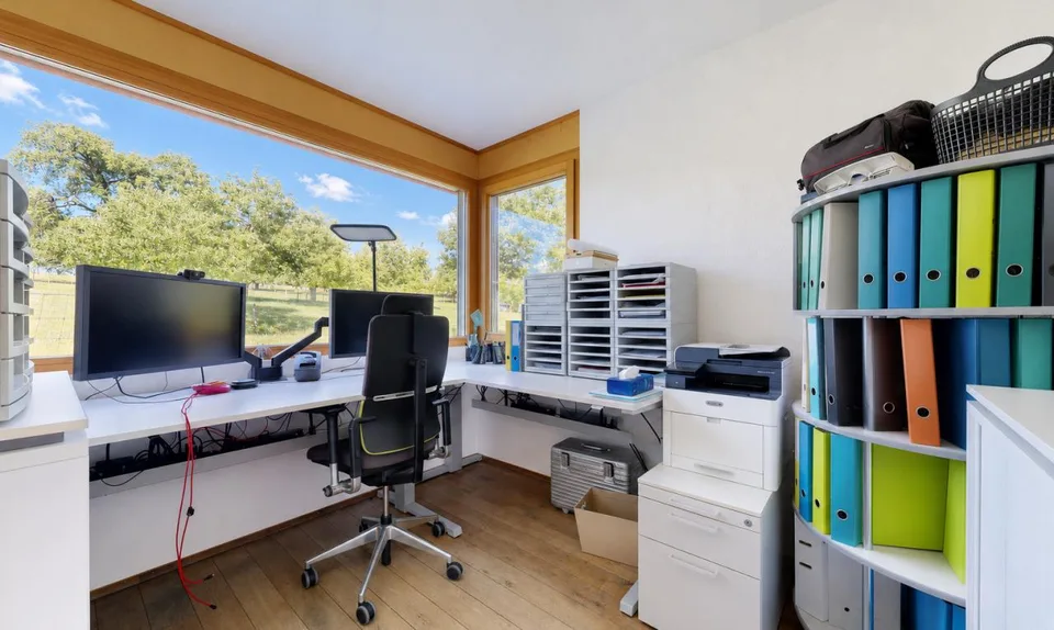 Erstklassiges 7.5-Zimmer-Einfamilienhaus mit unverbaubarer Aussicht – Foto 7 von 13