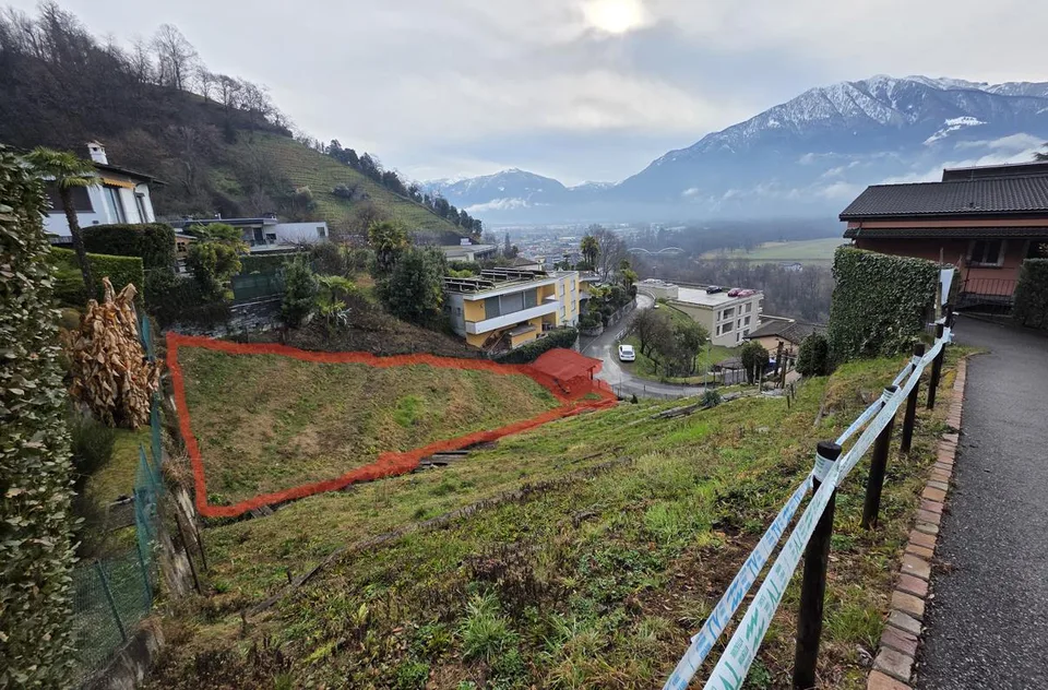 Spazioso terreno edificabile vicino a tutti i servizi, Gordola