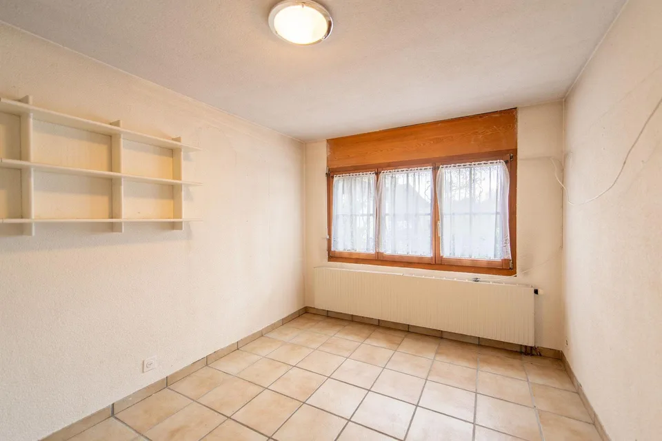 Maison individuelle avec maison de jardin sur 1295 m2, étang et beaucoup de potentiel – photo 11 sur 13