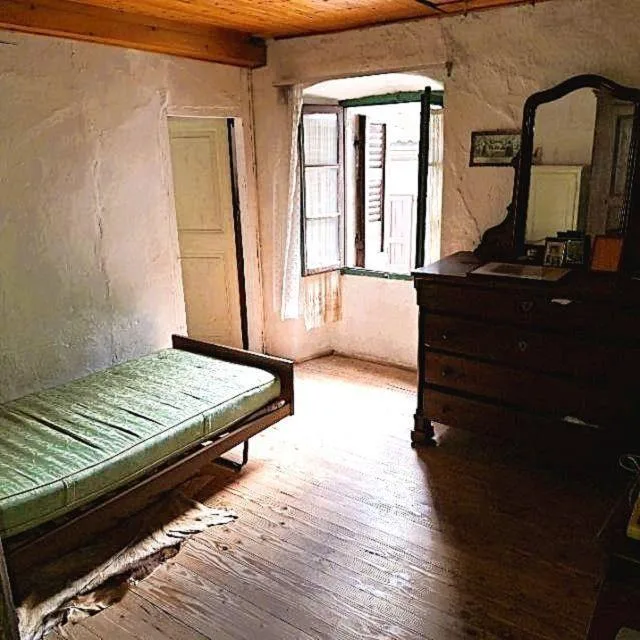 4-Zimmer-Dorfhaus zum Ausbauen mit Garten und Parkplatz / Casa nel ... – Foto 6 von 22