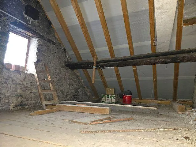 4-Zimmer-Dorfhaus zum Ausbauen mit Garten und Parkplatz / Casa nel ... – Foto 12 von 22