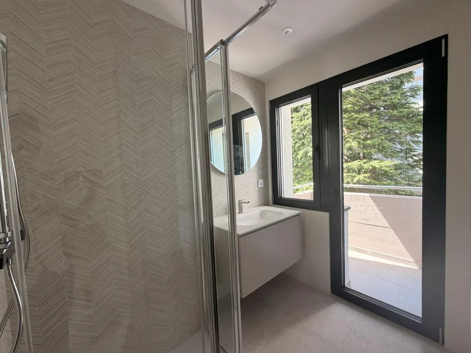 CANOBBIO - 4.5 LOCALI COMPLETAMENTE RINNOVATO, CON GIARDINO, TECNOL... – Foto 18 von 25