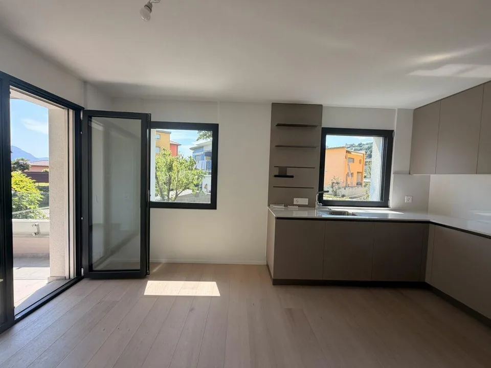 CANOBBIO - 4.5 LOCALI COMPLETAMENTE RINNOVATO, CON GIARDINO, TECNOL...