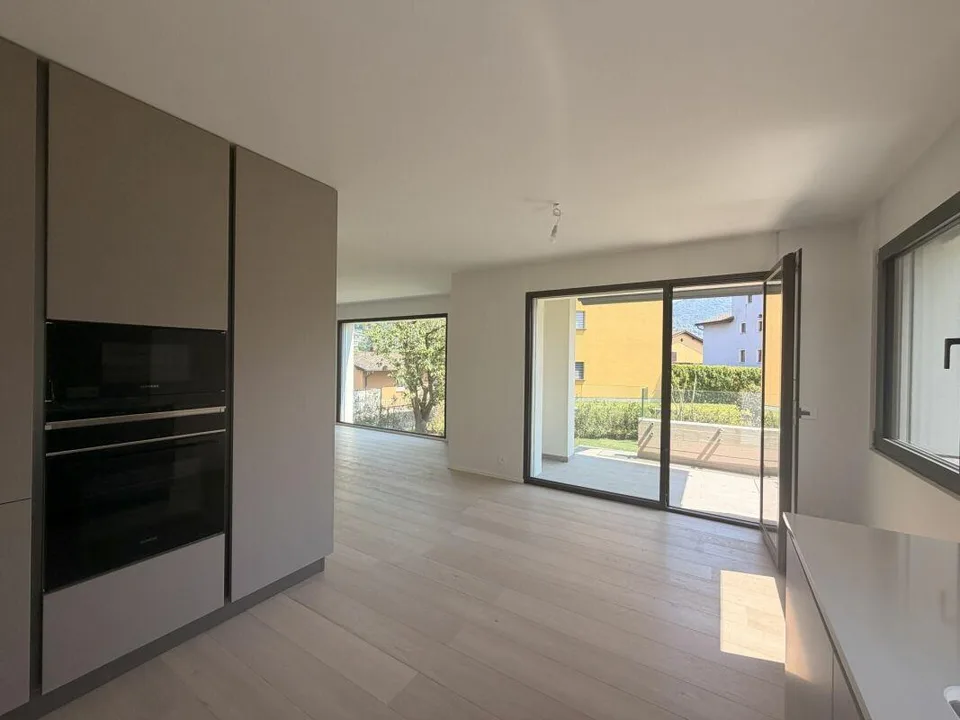 CANOBBIO - 4.5 LOCALI COMPLETAMENTE RINNOVATO, CON GIARDINO, TECNOL...
