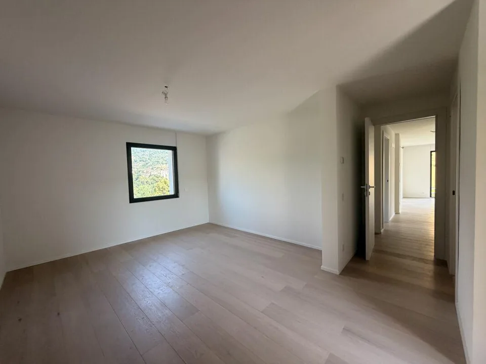 CANOBBIO - 4.5 LOCALI COMPLETAMENTE RINNOVATO, CON GIARDINO, TECNOL... – Foto 17 von 25