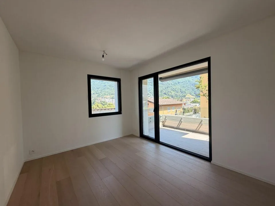 CANOBBIO - 4.5 LOCALI COMPLETAMENTE RINNOVATO, CON GIARDINO, TECNOL... – Foto 16 von 25
