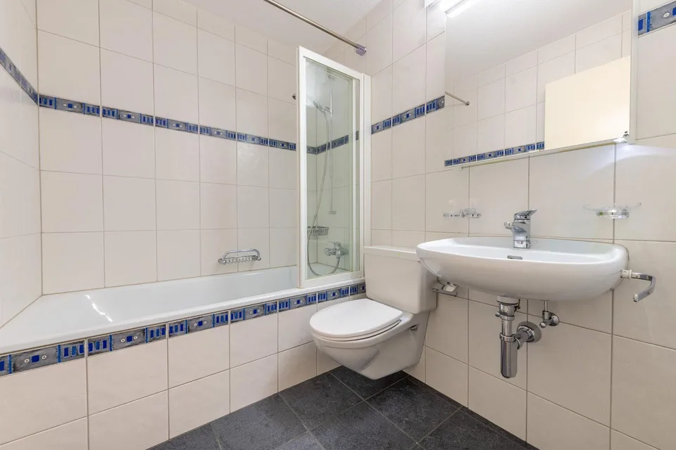 Attraktive Hochparterre-Wohnung mit Cheminée und viel Stauraum – photo 10 sur 13