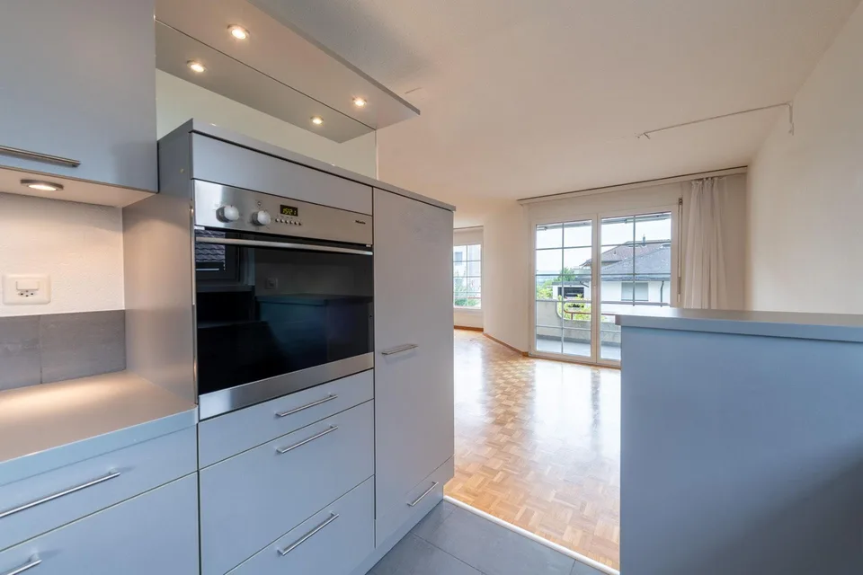 Attraktive Hochparterre-Wohnung mit Cheminée und viel Stauraum