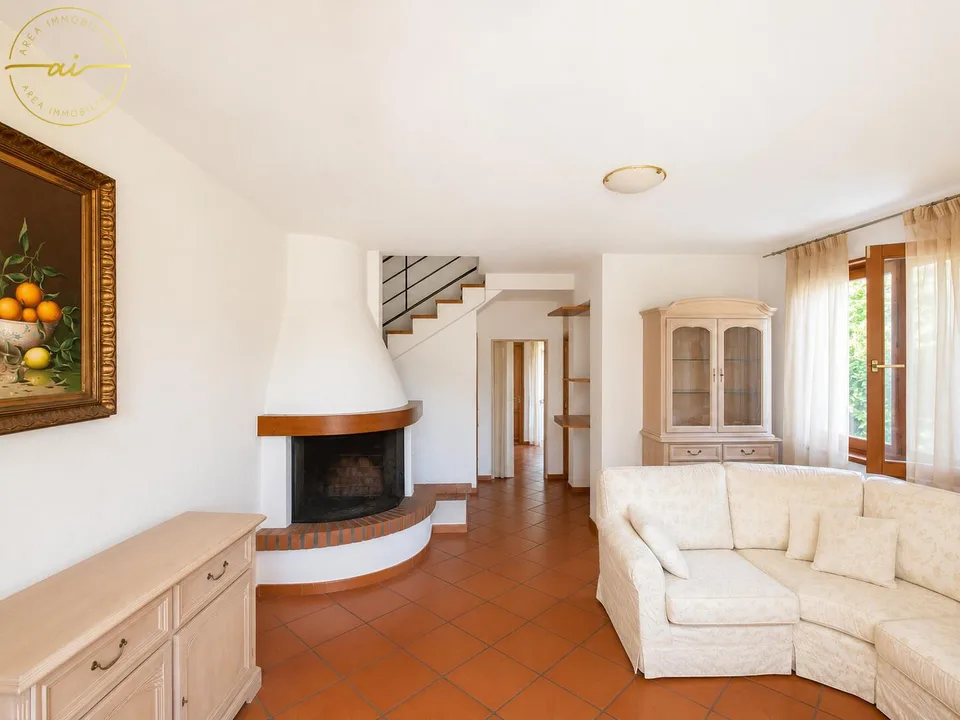 CASA UNIFAMILIARE CON GIARDINO IN MEZZO AL VERDE