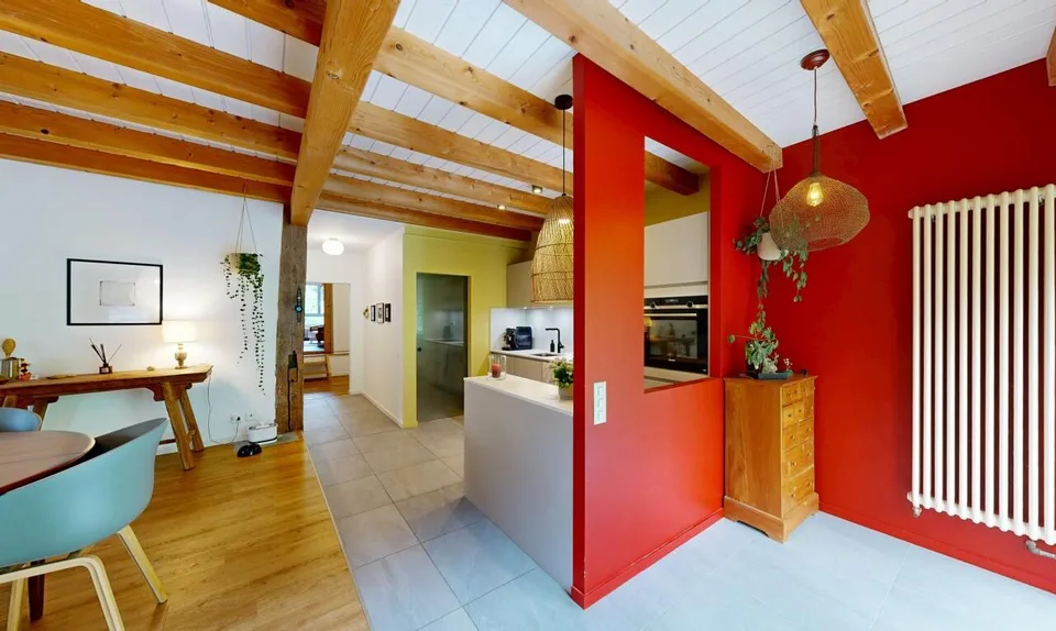 Ferme 1640 rénovée : 2 appts + immense grange à fort potentiel