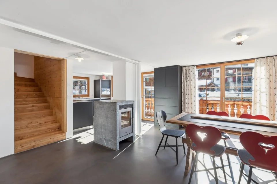 Kernsaniertes Ferienchalet mit alpinem Charme