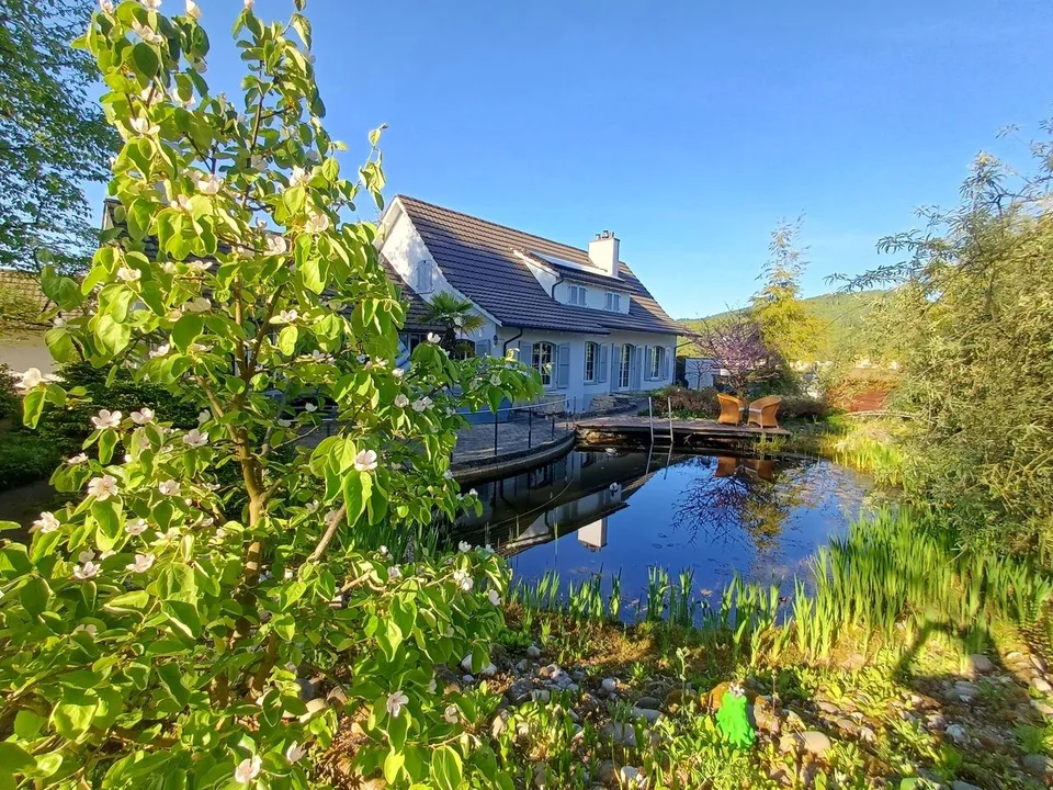 Landhausvilla mit grosszügigem Umschwung