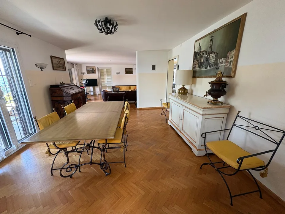 Splendida proprietà con vista lago e ampio giardino – Foto 9 von 11