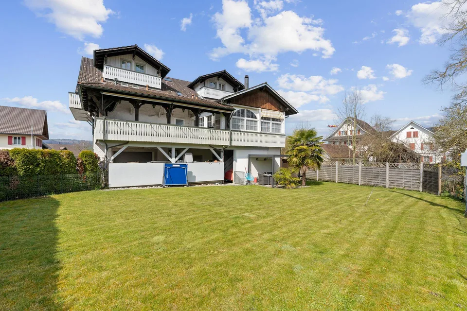 3 Familienhaus mit grosser Werkstatt plus 10 Parkplätze