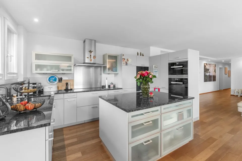 Elegante Wohnung mit grosszügigem Garten