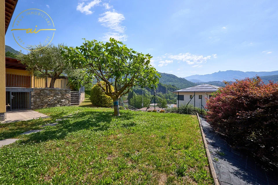 VILLA CON STUDIO SEPARATO E MERAVIGLIOSO GIARDINO