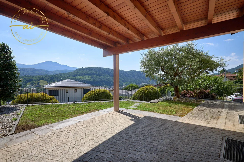 VILLA CON STUDIO SEPARATO E MERAVIGLIOSO GIARDINO