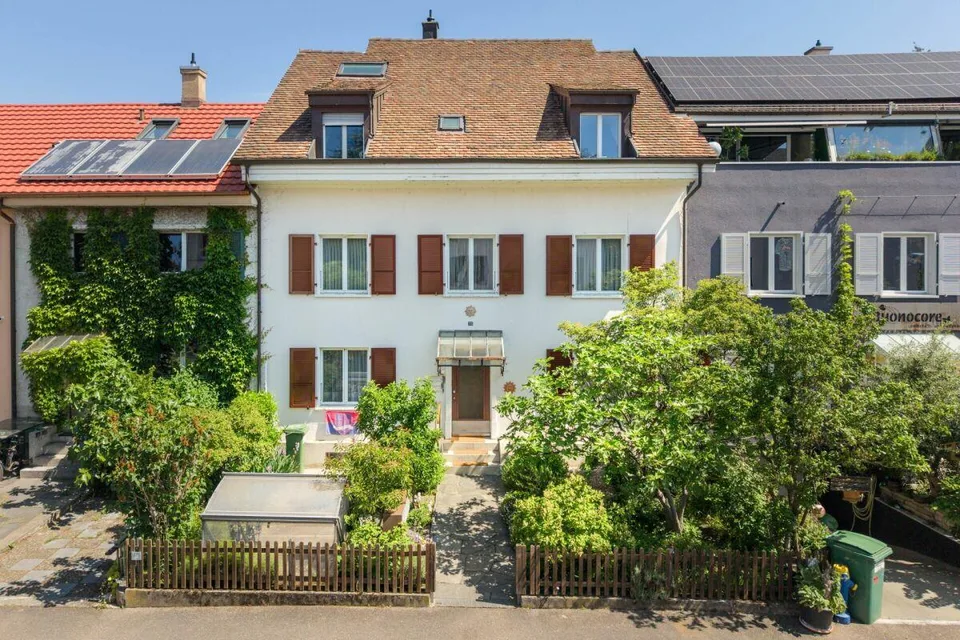 Vollvermietetes Mehrfamilienhaus mit 3 Wohnungen und 2 Garagen
