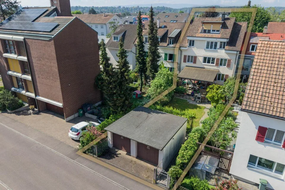 Vollvermietetes Mehrfamilienhaus mit 3 Wohnungen und 2 Garagen