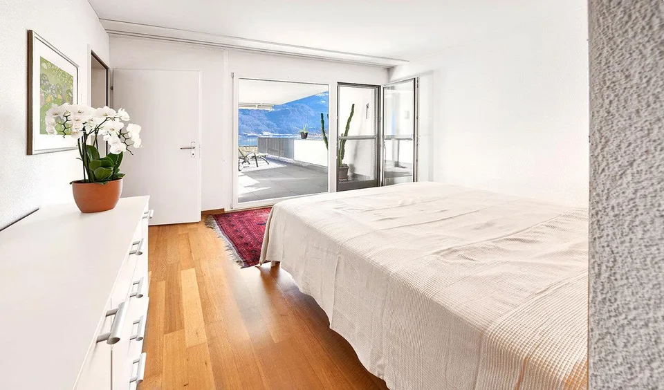 Appartement en terrasse ensoleillé avec vue sur le lac et les montagnes