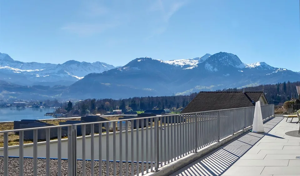 Sonnige Terrassenwohnung mit traumhafter Seesicht