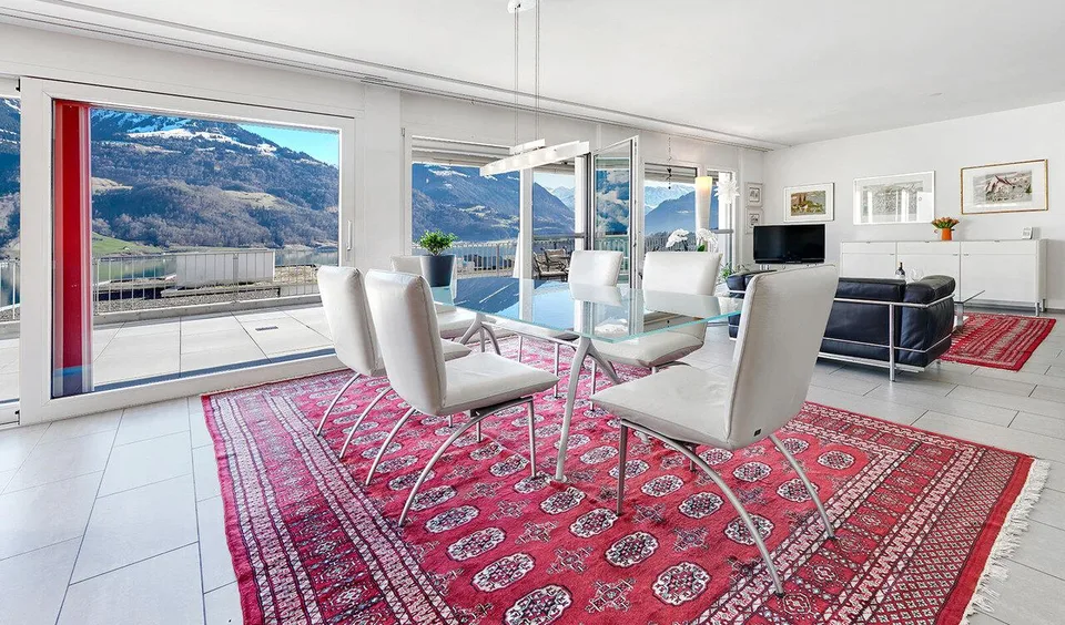 Appartement en terrasse ensoleillé avec vue sur le lac et les montagnes