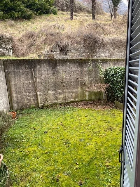 Spazioso 4.5 locali con giardino privato in elegante casa – Foto 8 von 8